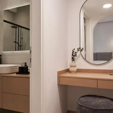 Charitos Executive Apt Of 2bd Apartment *