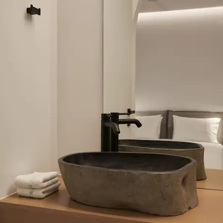 Charitos Executive Apt Of 2bd Apartment *